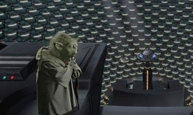 Connexion entre star wars et ET (Comme vous devez vous en souvenir, Yoda est une figure bien connue dans la salle du Snat.)