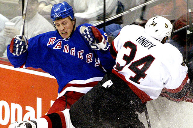 Hokey sur glace, un sport violent - 15