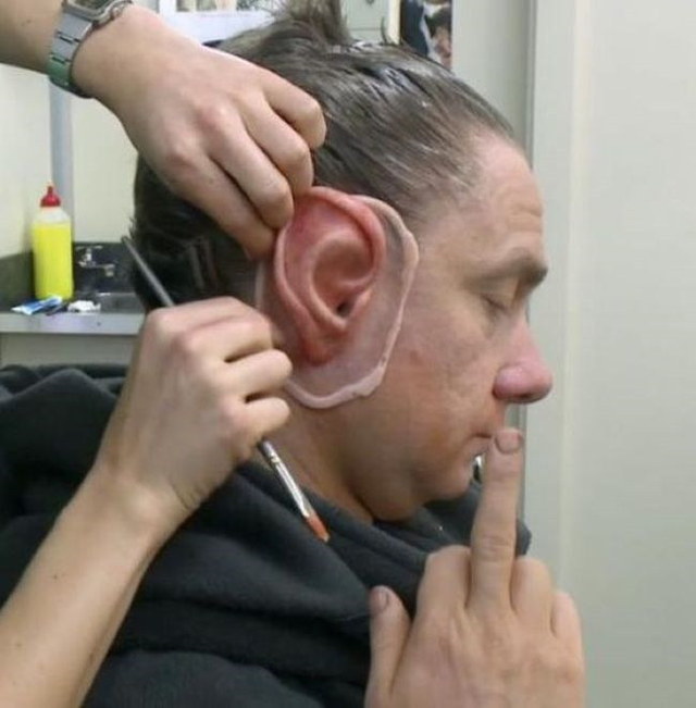 Martin Freeman fait un doigt au photographe - 6