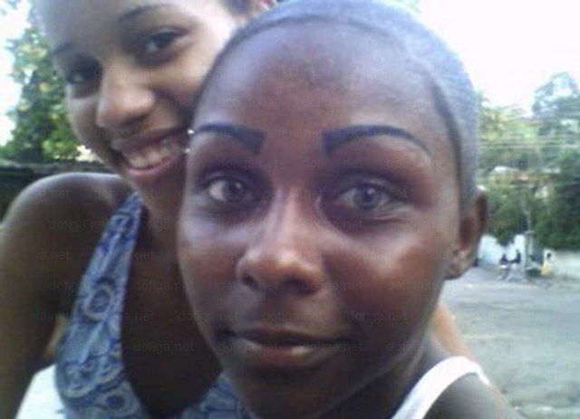 DEs sourcils très laids - 10