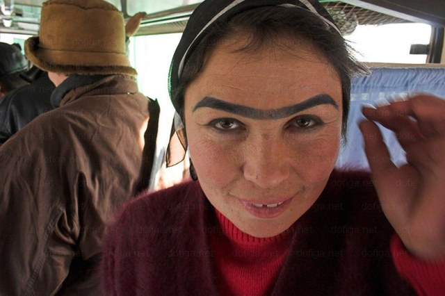 DEs sourcils très laids - 12