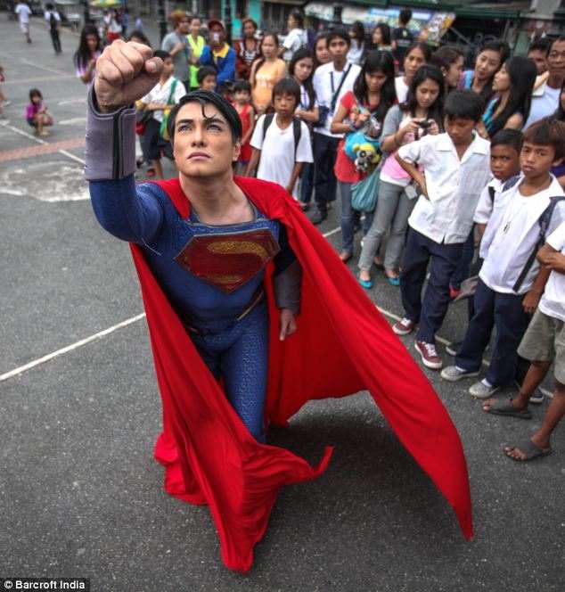 Herbert Chavez un philippin qui se prend pour Superman - 8