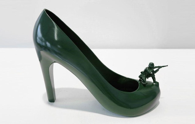 Des chaussures qui représentent ses ex-copines - 11