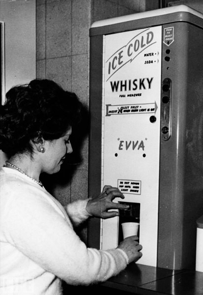 Machine qui distribue du whisky