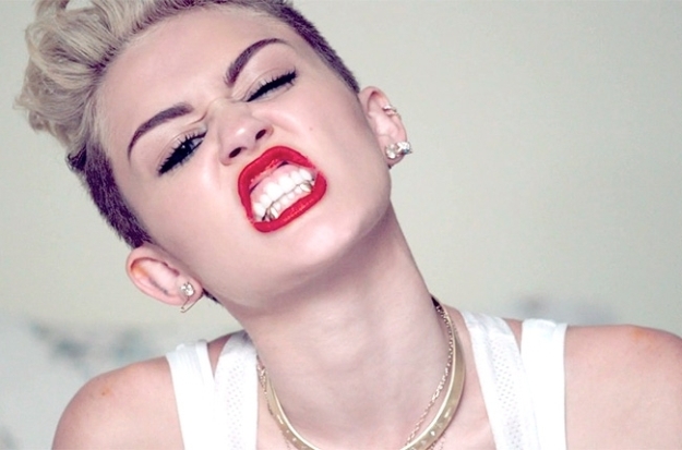 Un fan se maquille en Miley Cyrus
