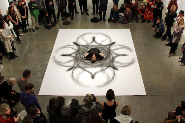 Une artiste qui utilise son corps - 14