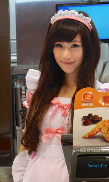 Serveuses sexy au McDonald's - 9