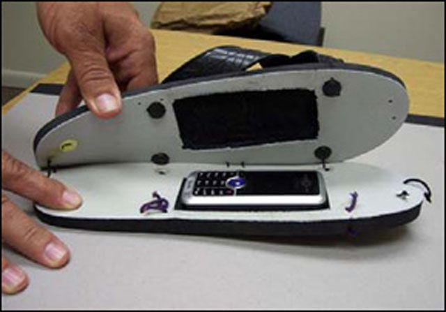 outils prison (Une planque pour tlphone dans une chaussure)