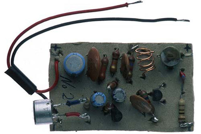 outils prison (Un transmetteur radio)