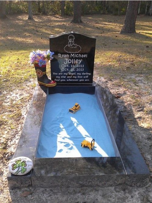 Une tombe originale pour un enfant - 4