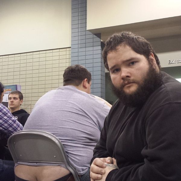 Cet homme s amuse à se photographier près des raies de