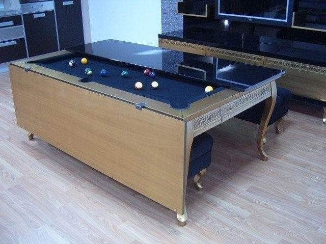 Des meubles incroyables (Une table  manger qui fait office de table de billard)