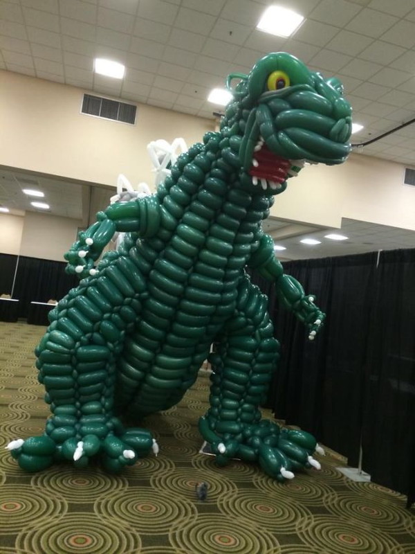 Rplique de godzilla en ballons - 10