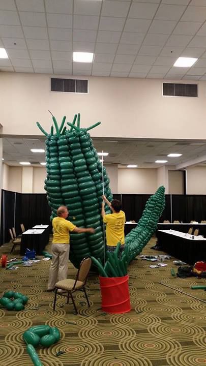 Rplique de godzilla en ballons - 14