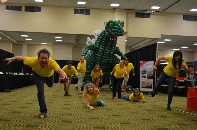 Rplique de godzilla en ballons - 8