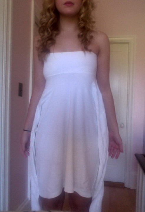 Fille qui porte une robe sexy - 1