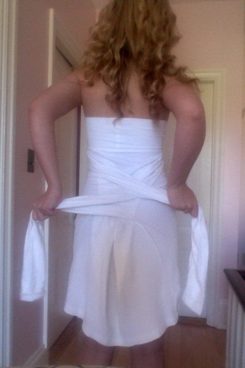 Fille qui porte une robe sexy - 3