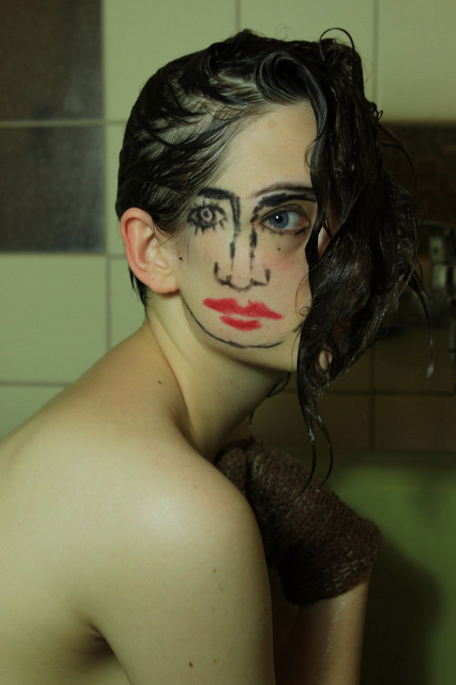 Série Doubleface, la fille aux deux visages Sebastian Bieniekpar  - 10