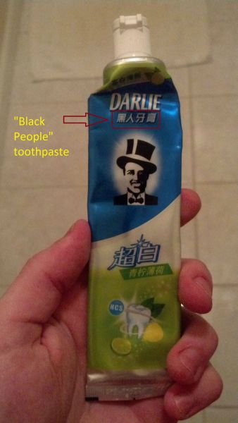 Objets rats (Un dentifrice qui fait dans le classe...)