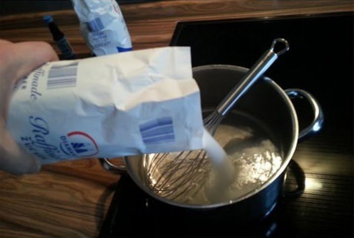 Fabriquer la drogue de Heisenberg (Quand l'eau commence  frmir, ajouter 1kg de sucre (on va faire de la drogue pour diabtique :)))