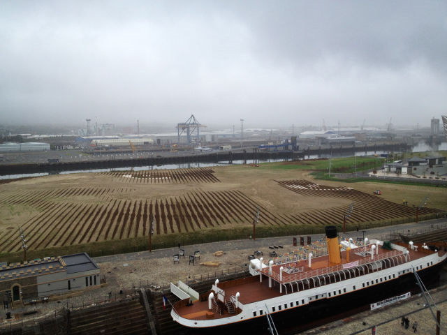 Grand tableau sur le sol - 6