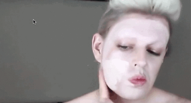 Un homme se maquille pour ressembler à Miley Cyrus - 1