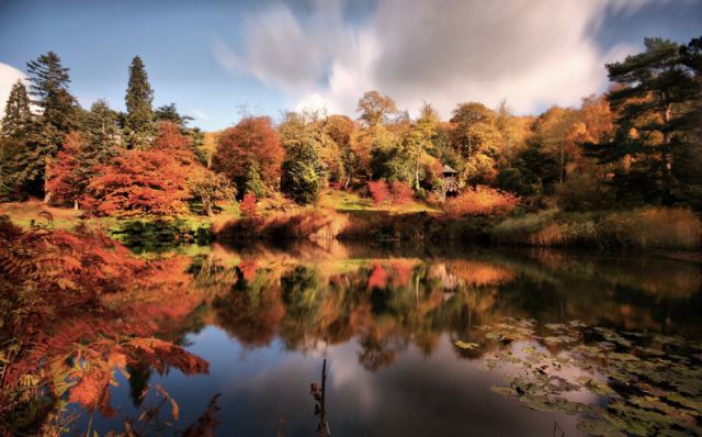 Endroits du globe qui font rêver (Autumn at the Grotto Pond, Chatsworth Estate)