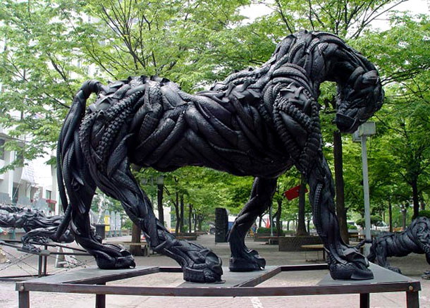 Sculptures faites  base de pneus - 5