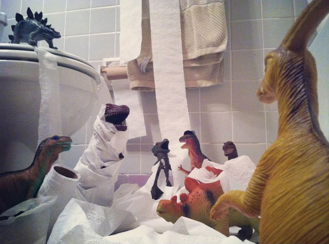 Dinosaures en plastique qui prennent vie ( )