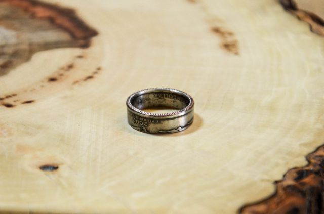 Faire une bague avec une pice de monnaie (Et voil, votre bague est termine !)