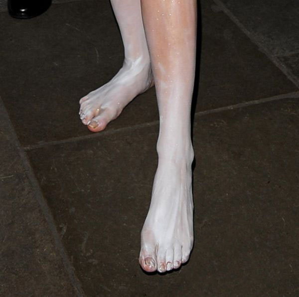 Lady Gaga nue  la suite d'un strip-tease - 4