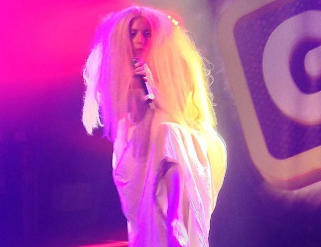 Lady Gaga nue  la suite d'un strip-tease - 8