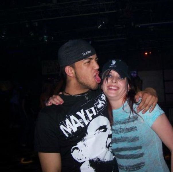 Photobombs: tee shirt contre poitrine - 13