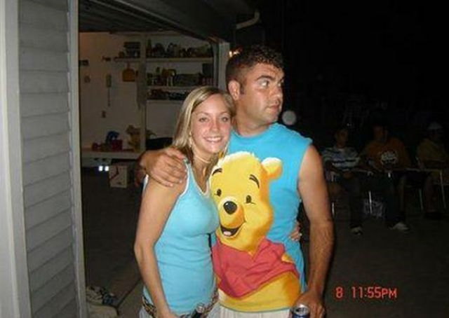 Photobombs: tee shirt contre poitrine - 3