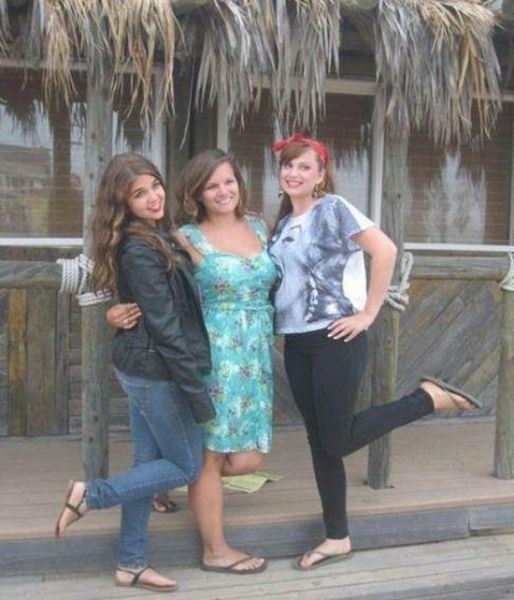 Photobombs: tee shirt contre poitrine - 8