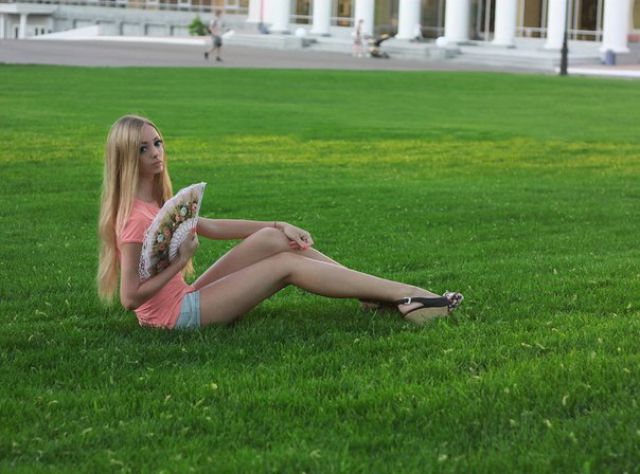 Poupée vivante comme Barbie - 14